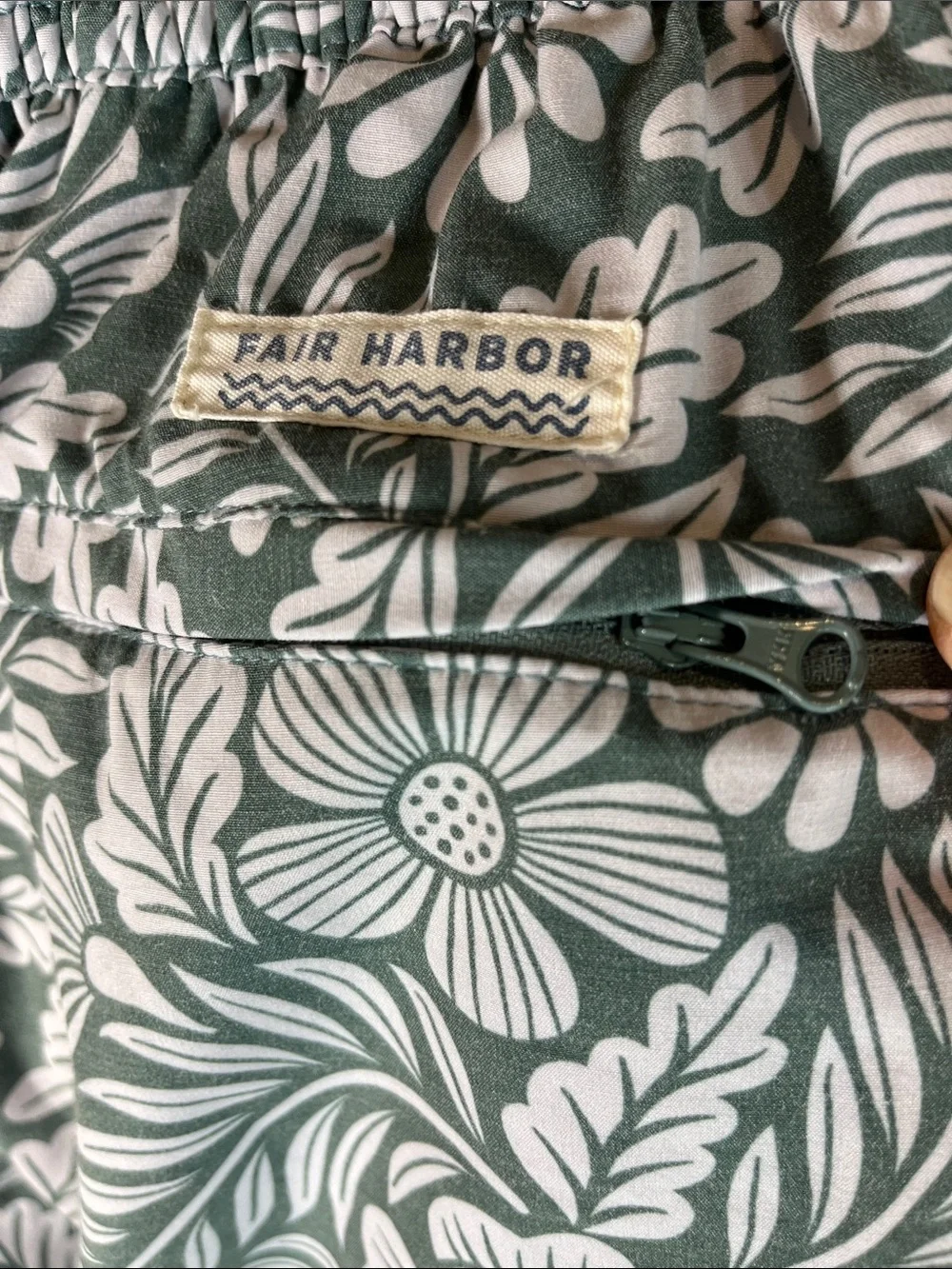 Fair Harbor Swim Shorts Mens Medium Green Floral Trunks Lined Quick Dry Beach M